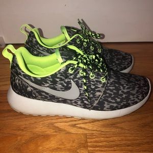 Nike Leopard Print Rosches